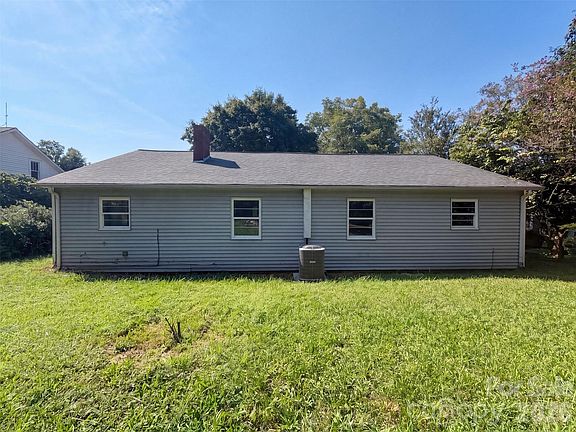 5th image of 131 Highland Point Ave