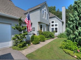 77 Haskell Dr, Bratenahl, OH 44108