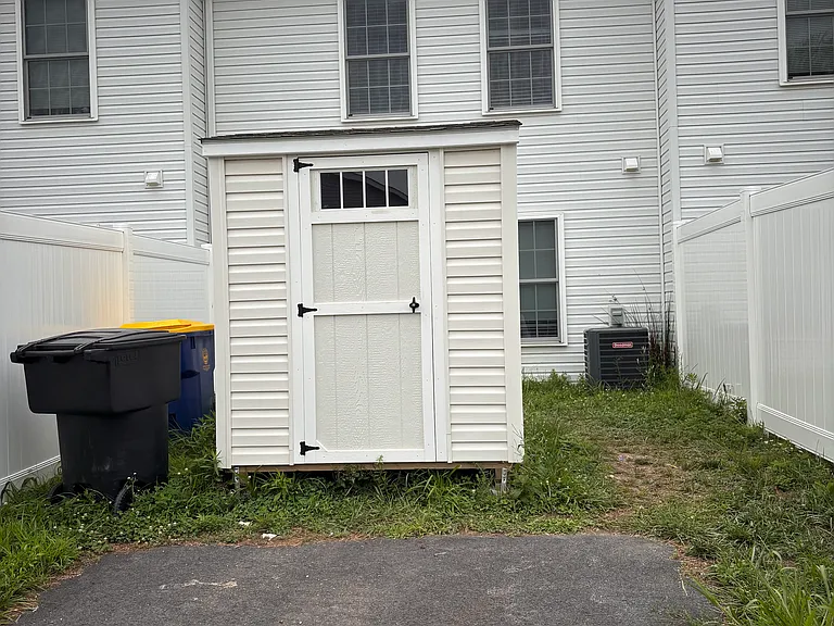 105 Rojan Rd — Photo 16