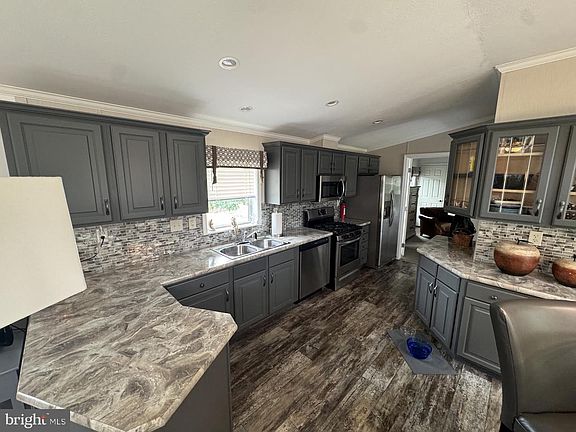 5th image of 19 N Meadowbrook Dr
