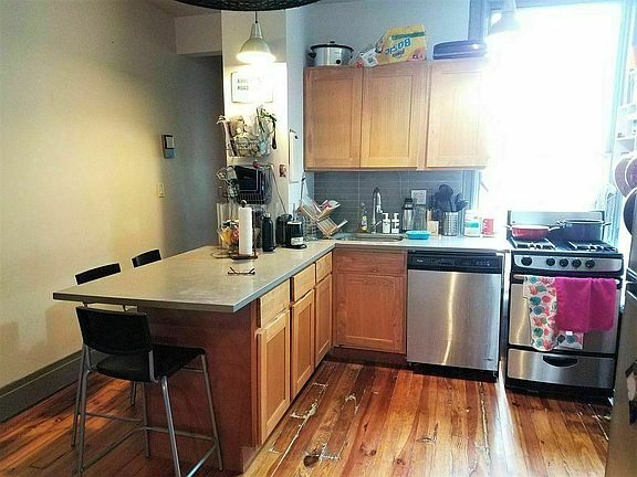 2nd image of 231 Midwood St APT 6