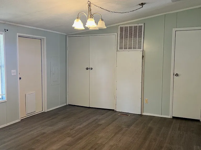 23707 Seward St — Photo 5