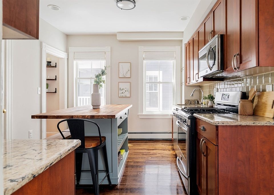 1st image of 87 Kinnaird St #2