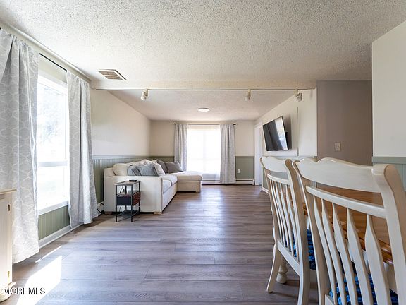 5th image of 406 Lawrence Dr