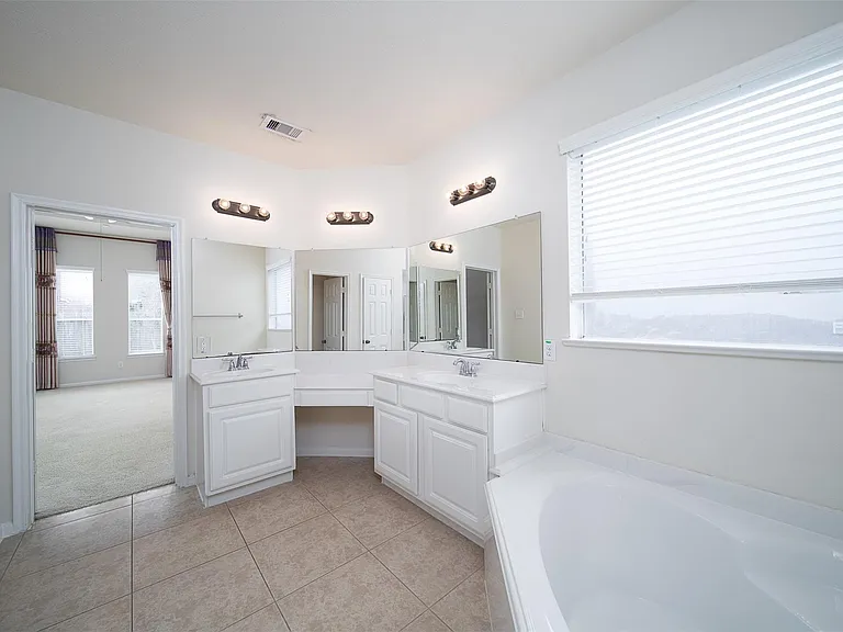 12802 Flat Creek Dr — Photo 30