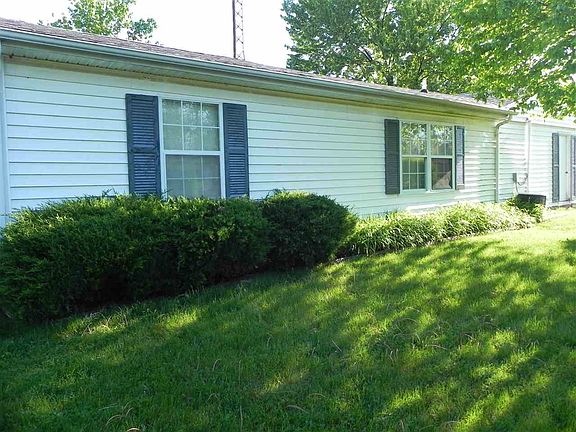 3rd image of 742 Clover Ln