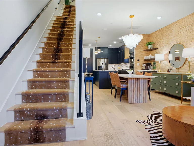 719 E Locust St #4107 — Photo 54