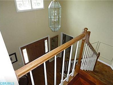 3rd image of 996 Venetian Way