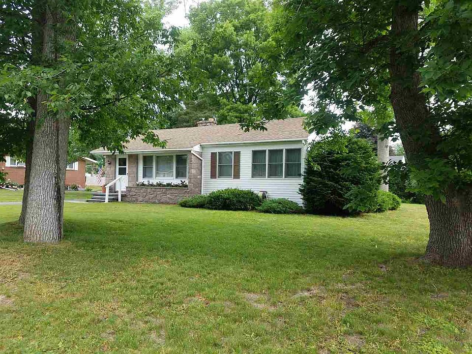 1st image of 33 Clarkson Ave