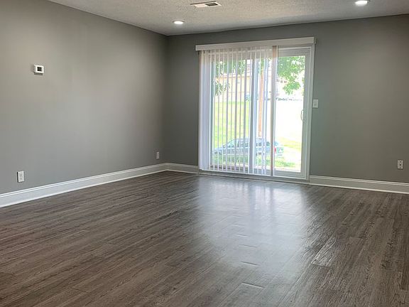 3rd image of 3934 Booth St #4