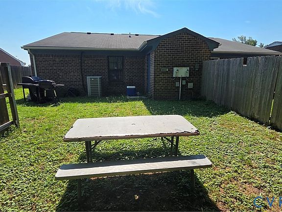 3rd image of 6133 Brookwood Dr APT B
