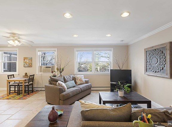 5th image of 349 Bloomfield Ave #54