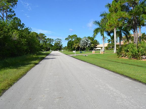 3rd image of 8047 Spendthrift Ln