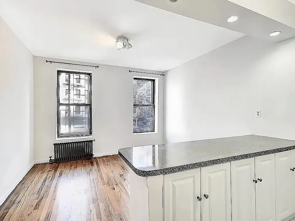 422 Amsterdam Ave #2C