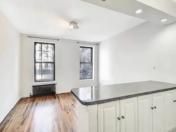 422 Amsterdam Avenue image 1 of 6
