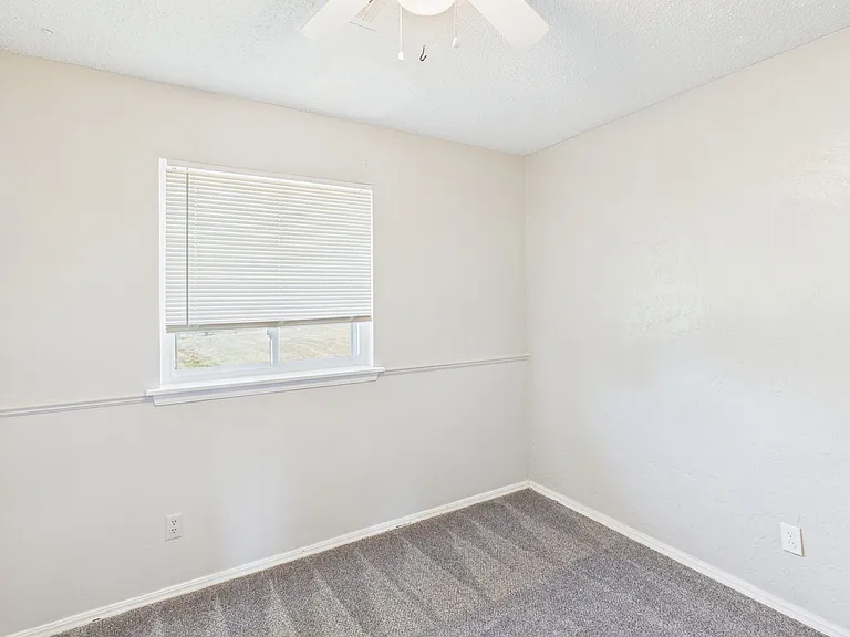 324 NW Compass Dr — Photo 14