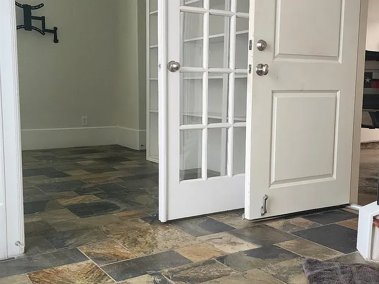 715 Reinicke St — Photo 22