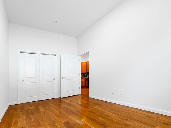 5th image of 200 Sackett St APT 1F