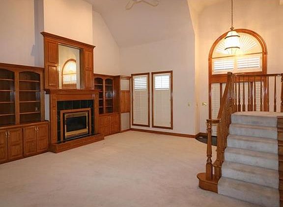 4th image of 3116 S Victoria Ln