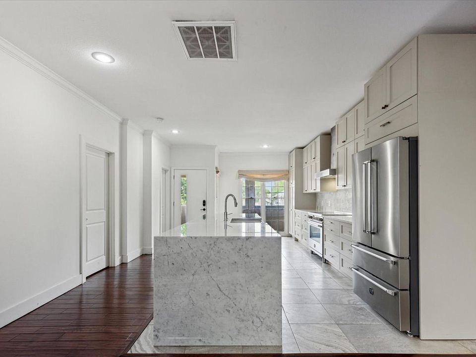 1st image of 3509 Dickason Ave #B