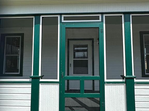 4th image of 206 2nd St