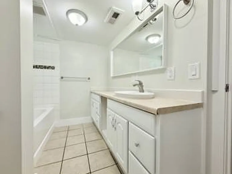 652 E Roosevelt Ave — Photo 13