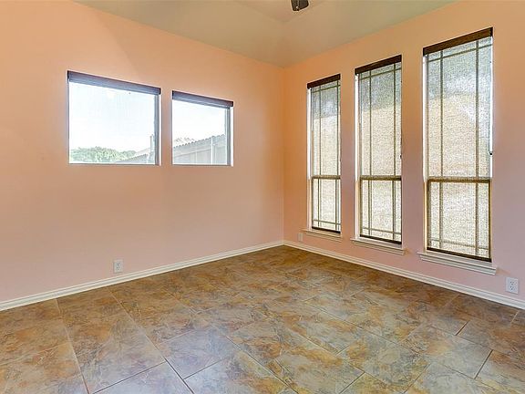 5th image of 1045 Tara Dr