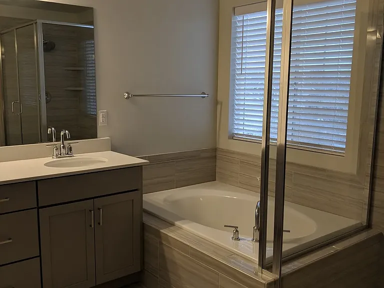 801 W Ridgeline Dr — Photo 3