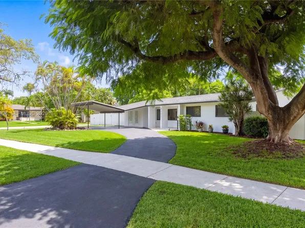 8201 SW 151st St, Palmetto Bay, FL 33158