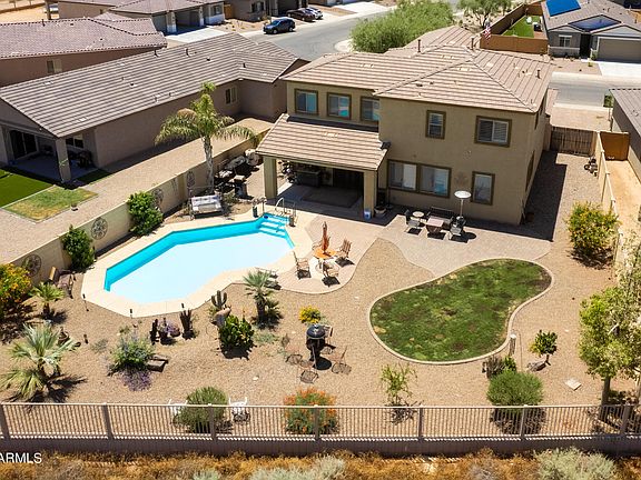 4th image of 884 E DIAMOND Drive