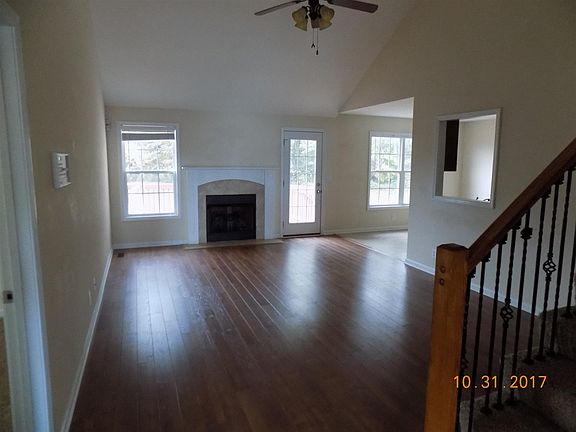 3rd image of 912 Excalibur Dr