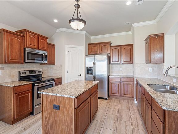 5th image of 231 Genoa Way