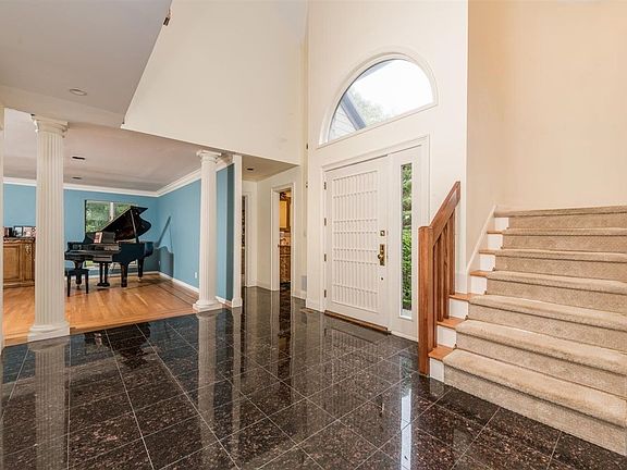 05-Foyer 3.jpg