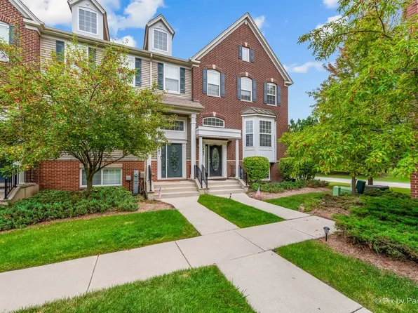 443 Town Center Blvd, Gilberts, IL 60136