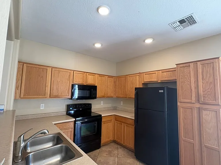 15337 W Port Au Prince Ln — Photo 10