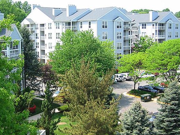 2nd image of 3176 Summit Square Dr APT D5