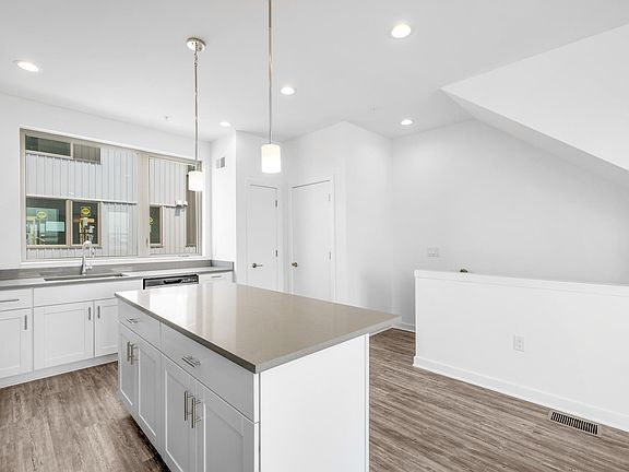 4th image of 3001-61 Schirra Dr