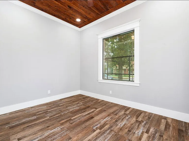 1018 Burnet St — Photo 20