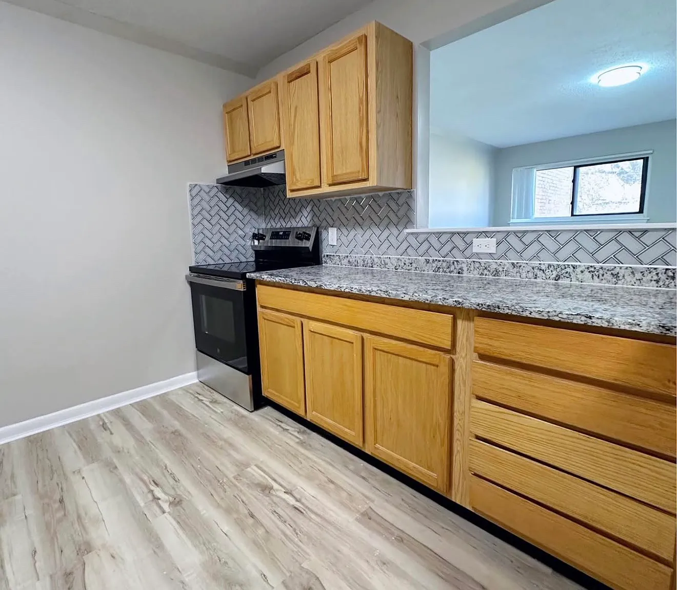 2 bed, 900 sqft, $1,550 — Photo 2