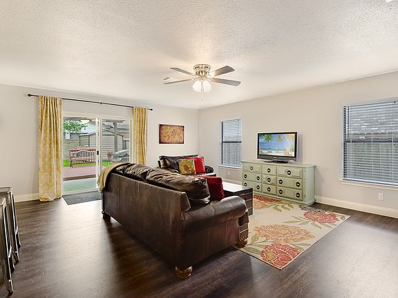 4th image of 7511 Legend Point Dr