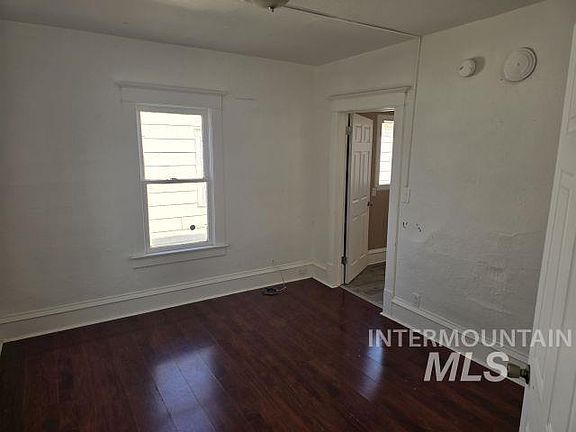5th image of 220 8th Ave S