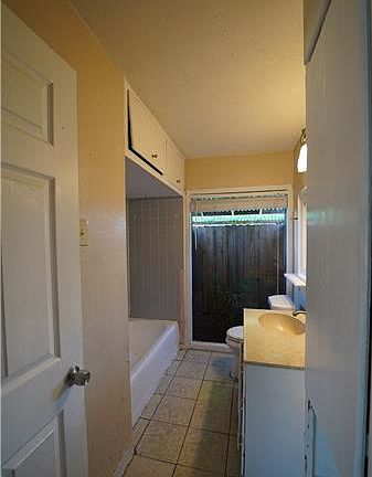 5th image of 4953 Dody St