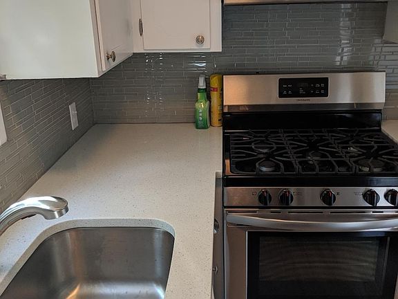 4th image of 1927 Franklin Pl E Unit A