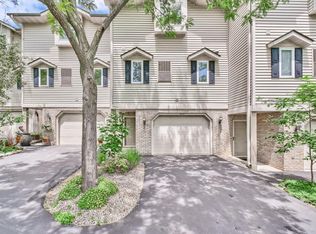 432 Meadowridge Cir, Lake Mills, WI 53551