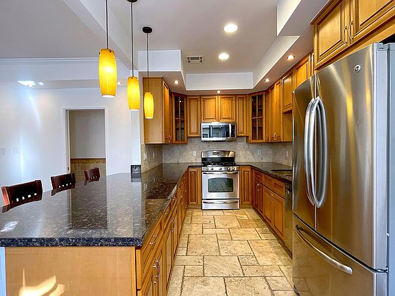4th image of 2405 34th St Unit 6