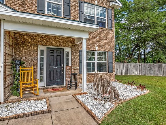 3rd image of 117 Arbor Cir NE