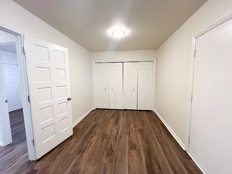 1107-1111 — Photo 22