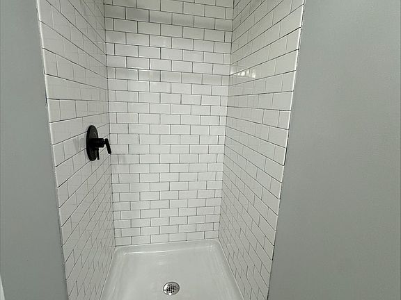 5th image of 233-3 Lafayette St #23