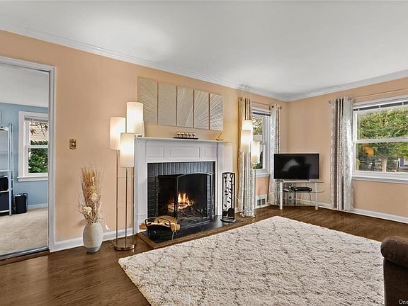 5th image of 21 Laurel Pl