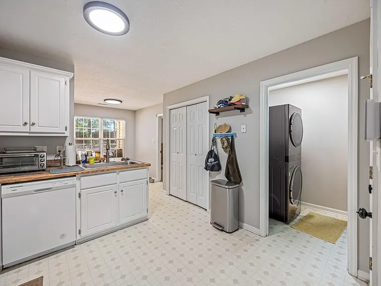 2056 Sylvan Lake Dr — Photo 14